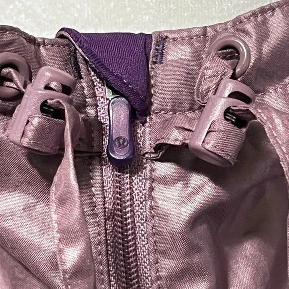 Lululemon Limited Edition Velocity Plum Embossed Dot Running Jacket - Picture 4 of 17